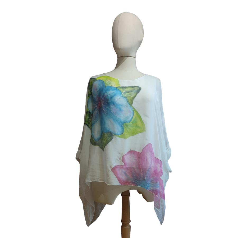 TUNICA ,blusa en gasa de seda, color blanco dibujo de flores multicolor