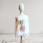 TUNICA ,blusa en gasa de seda blanca, con flores pintadas a mano