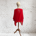 TUNICA ,blusa en gasa de seda, color rojo dibujo de florecillas y mariposas