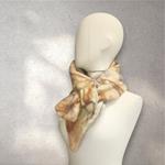 CUELLO, asimetrico,  tono arena, en lana merino afieltrada, con interior de modal tèrmico, para evitar alergias.