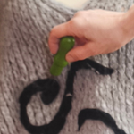 JERSEY, PULL, Maxi pull oversize de punto abierto en degrade en gris, con aplicación de espirales de lana enfieltradas