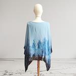 TUNICA ,blusa en gasa de seda, color azul, dibujo de pinceladas
