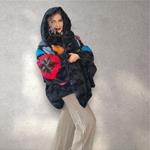 Chaquetón reversible color petroleo con bordado de patch multicolor