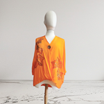 BLUSA japo, color naranja, dibujo de hojas, en viscosa saten, manga japonesa