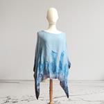 TUNICA ,blusa en gasa de seda, color azul, dibujo de pinceladas