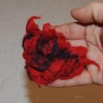 Broche en lana merino, afieltrado a mano