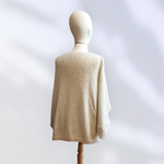 JERSEY, PULL, Maxi pull oversize de color arena con aplicación de mariposas de lana enfieltradas