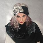 TURBANTE tipo cinta de color negro con flor gris de lana fieltro