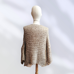 CHAQUETA, cardigan de punto, prenda oversize color tostado, con aplicacion de hojas en lana enfieltrada