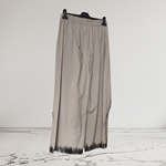 Pantalón, color beig, bordes resaltados, sarga plana de viscosa