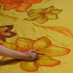 FULAR, en Seda satén, color amarillo, dibujo flor naranja, ocre y marrón
