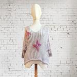 CAMISETA, PULL, calado color malva con aplicación bordada de mariposas en lana enfieltrada