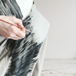 CHAQUETA , color BEIG, pintada a mano de forma irregular. en sarga plana