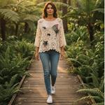 CAMISETA, PULL, calado color crudo con aplicación bordada de pececitos 