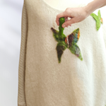 JERSEY, PULL, color arena con mariposas de lana enfientrada en aplicación