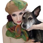 CUELLO, en tono beig y verde, en lana merino afieltrada, con interior de modal tèrmico, para evitar alergias.