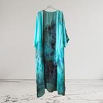  KIMONO,de seda color azul, pintada a mano con sibori