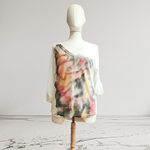 CAMISETA, PULL, color blanco  con dibujo en contraste multicolor