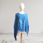 TUNICA ,blusa en gasa de seda, color azulon, dibujo de mariposas