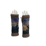 MITON, beig con patch bordado en lana merino en degrade de azul