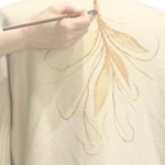 JERSEY, PULL, color crudo de corte evasé  y manga de canalé color crudo con dibujo de ramas en beig