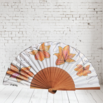 ABANICO  en seda y madera de peral, dibujo de flores en naranja. Talla clásico