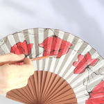 ABANICO  en seda y madera de peral, pintado a mano con amapolas en rojo. Talla clásico