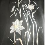 Pantalón, color negro, dibujo de flores, en viscosa saten