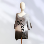 JERSEY, PULL, Maxi pull oversize de punto abierto en degrade en gris, con aplicación de espirales de lana enfieltradas