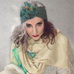 PASMINA, bufanda, color marfil, dibujo de flor azul y verde, tacto cashmere, lana