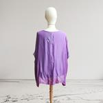 TUNICA ,blusa en gasa de seda, color morado dibujo de mariposas 
