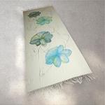PASMINA, bufanda, color marfil, dibujo de flor azul y verde, tacto cashmere, lana