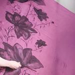 FULAR, en Seda satén, color rosa empolvado con dibujo de flores