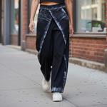 Pantalón, color negro, bordes pintados, en viscosa  sarga plana