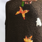 JERSEY, PULL, con hilo de fantasía color marrón con aplicación de lana enfientrada 