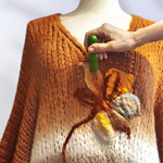 JERSEY, PULL, Maxi pull oversize de punto abierto en degrade en tonos cálidos con aplicación de flor en lana enfieltradas