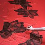 FULAR, en Seda satén, color rojo, dibujo flor negro