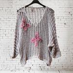 CAMISETA, PULL, calado color malva con aplicación bordada de mariposas en lana enfieltrada