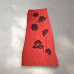 FULAR, en Seda satén, color rojo, dibujo flor negro