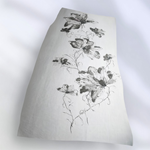 FULAR, en Seda satén, color blanco, dibujo flor devore, en gris