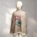 JERSEY, PULL, de corte evasé  y manga de canalé color visón con dibujo de amapolas de colores