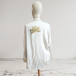 BLUSA camisa, color crudo, dibujo de flores, en viscosa saten