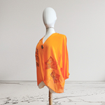 BLUSA japo, color naranja, dibujo de hojas, en viscosa saten, manga japonesa