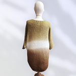 JERSEY, PULL, Maxi pull oversize de punto abierto en degrade beig con aplicación de flor de lana enfieltradas