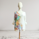CAMISETA, PULL, color blanco  con dibujo degradado multicolor