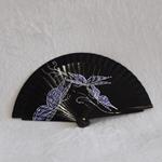 ABANICO de bolsillo, color negro, dibujo de mariposa, madera de arce lacada, tamaño pequeño
