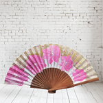 ABANICO  en seda y madera de peral, dibujo de flores en rosa. Talla clásico
