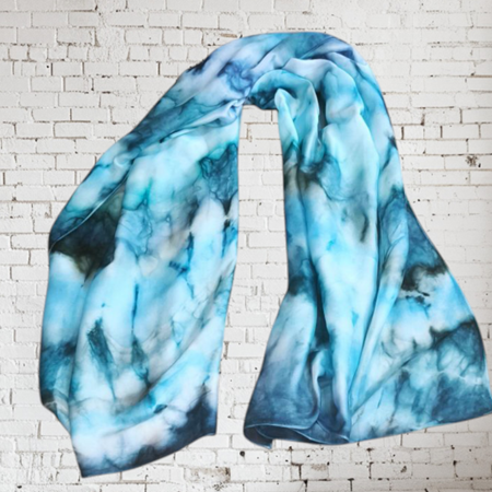 Fular de seda en shibori con degradados azules | Artesania Textil