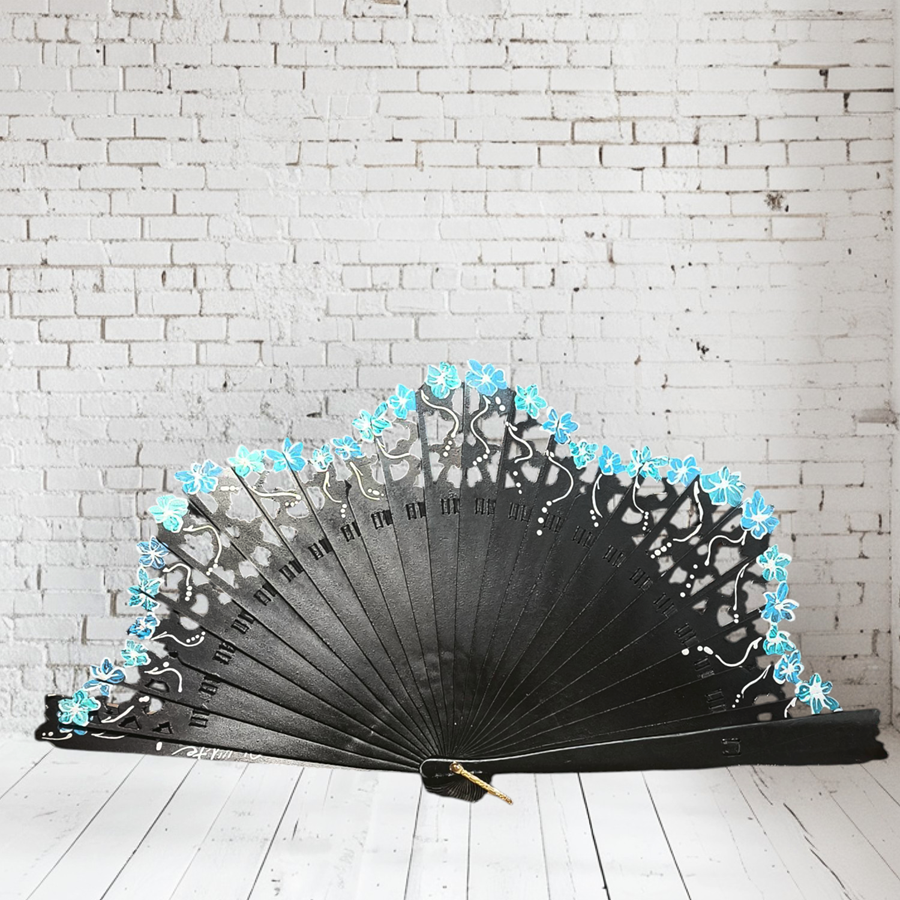 ABANICO baraja con calado,  color negro, dibujo de flor azul, madera de arce lacado, tamaño medio