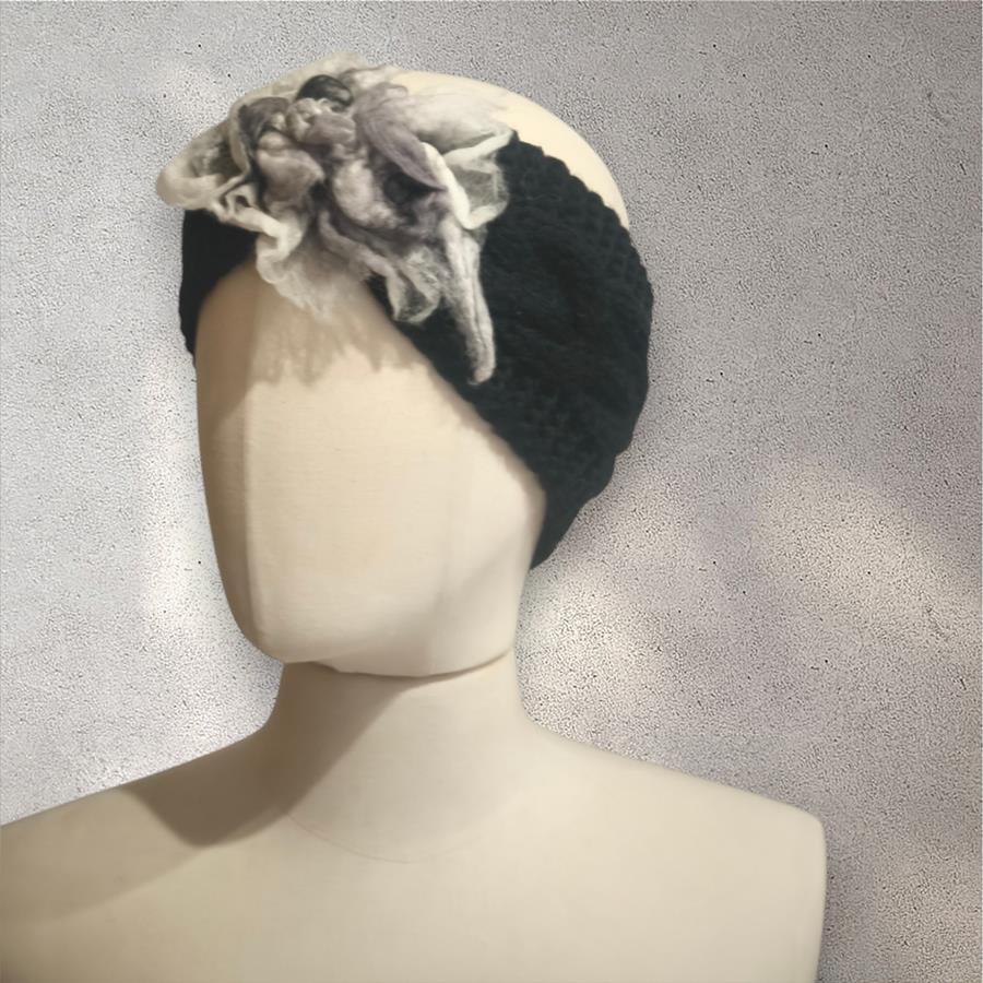 TURBANTE tipo cinta de color negro con flor gris de lana fieltro